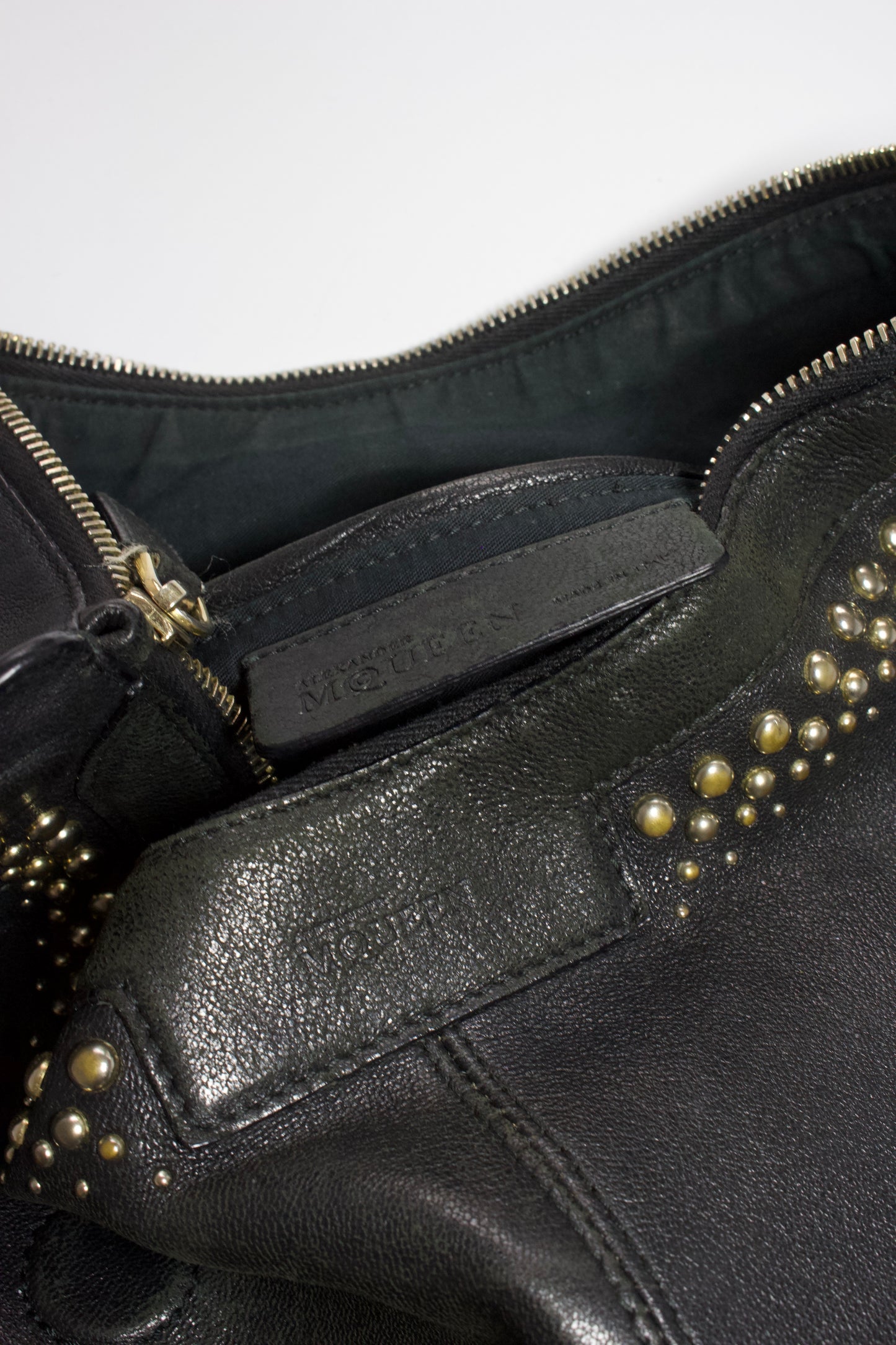 Alexander Mcqueen SS 2010 De Manta black leather clutch