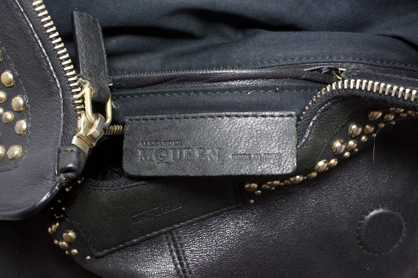 Alexander Mcqueen SS 2010 De Manta black leather clutch
