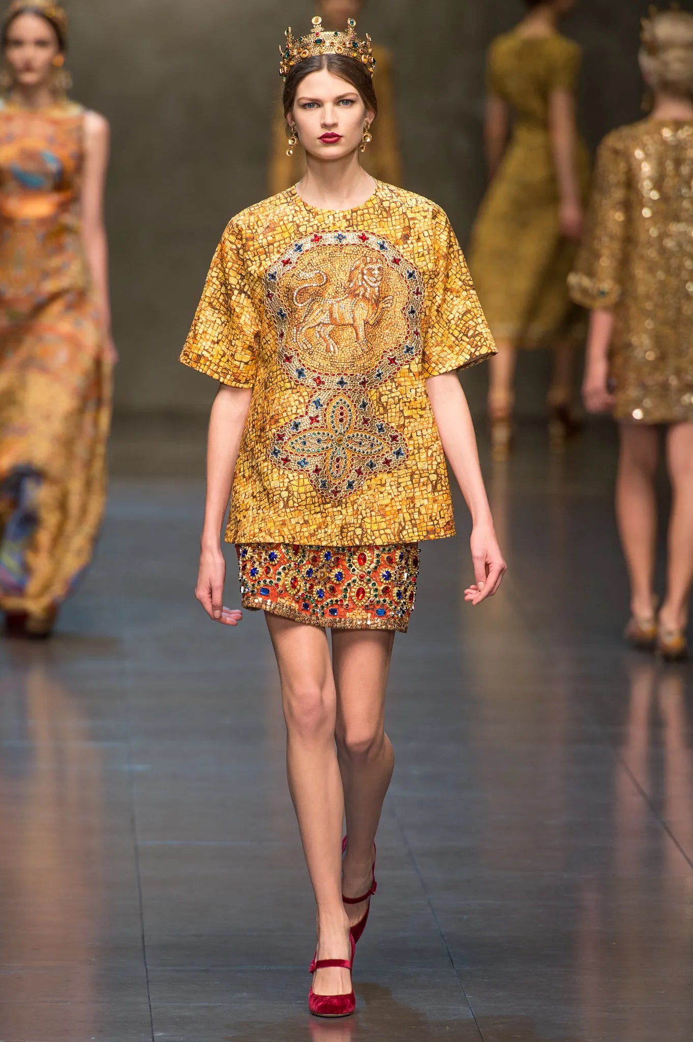 Dolce & Gabbana FW 2013 red vevet heels with decorated heel