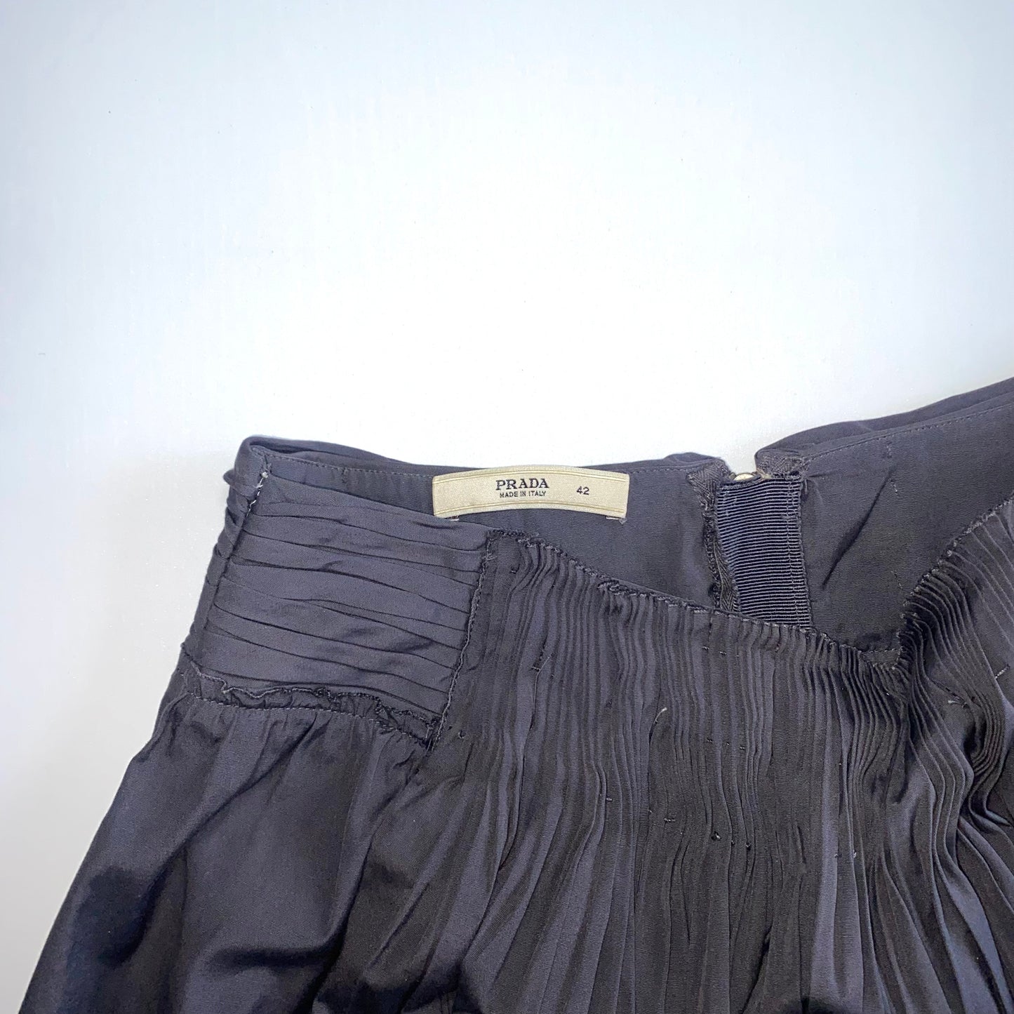 Prada SS2006 dark grey midi-skirt with white rim