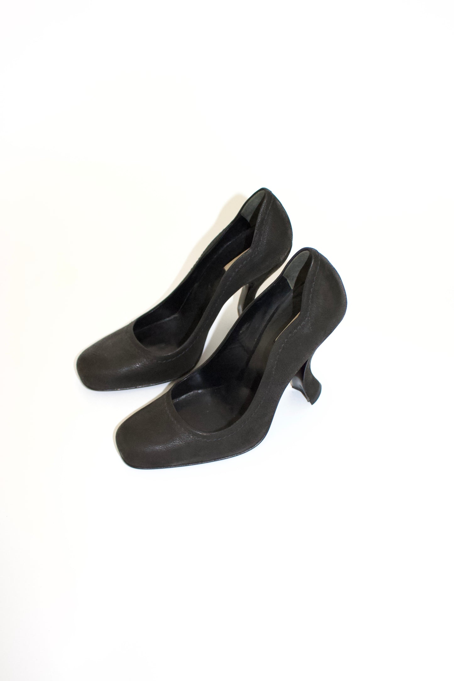 Prada FW2004 black pumps