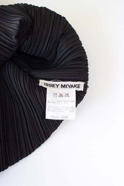 Issey Miyake Pleats Please 2005 black sleevless  top